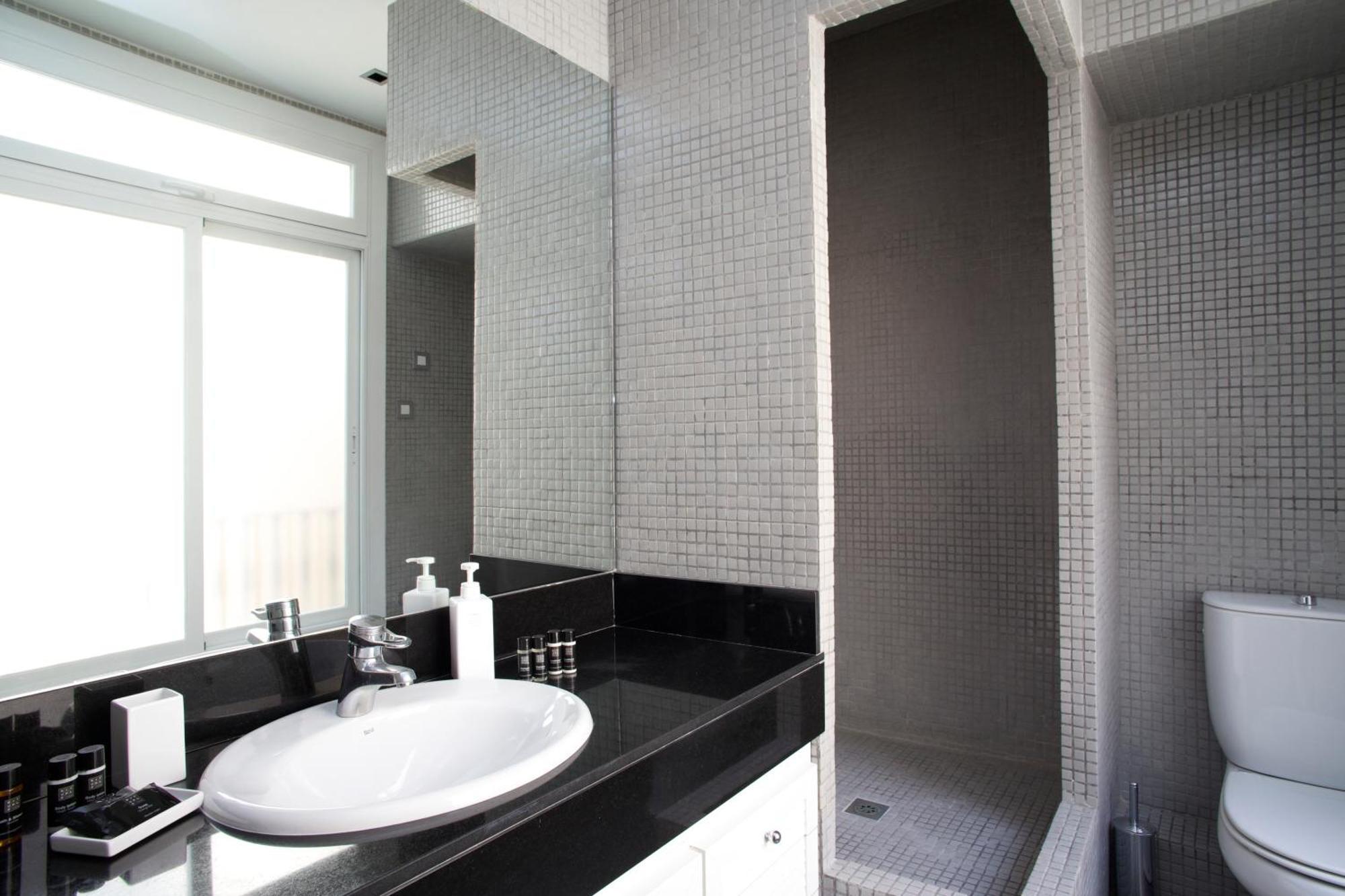 The Claris Suites II Barcelona Exterior foto